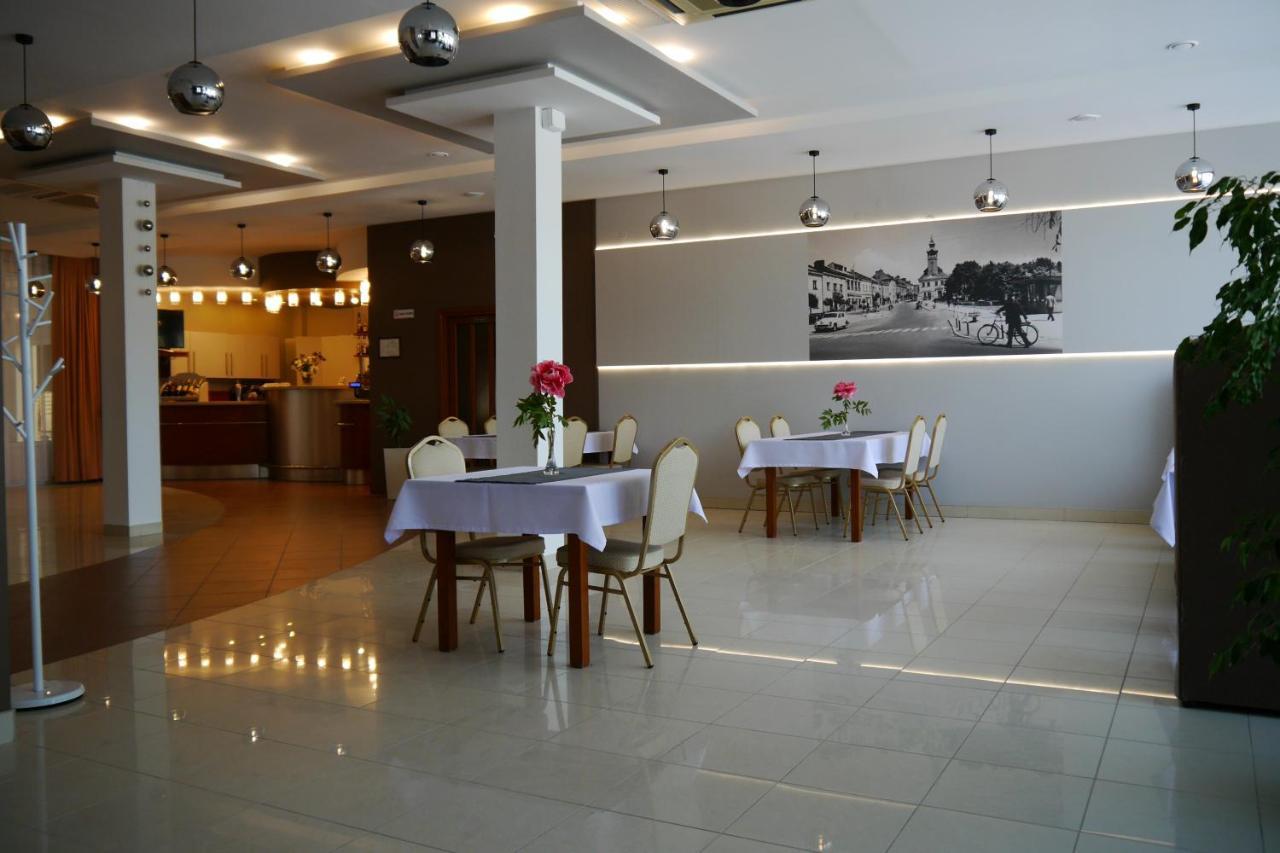 Hotel Restauracja Leliwa Przeworsk Buitenkant foto